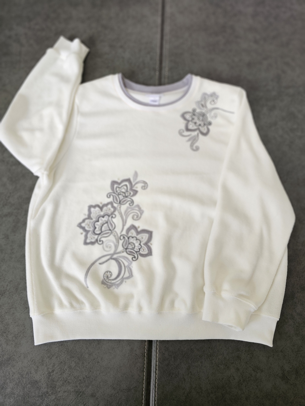Alfred Dunner Cream Crewneck Sweater with Gray Floral Embroidery Women's XL